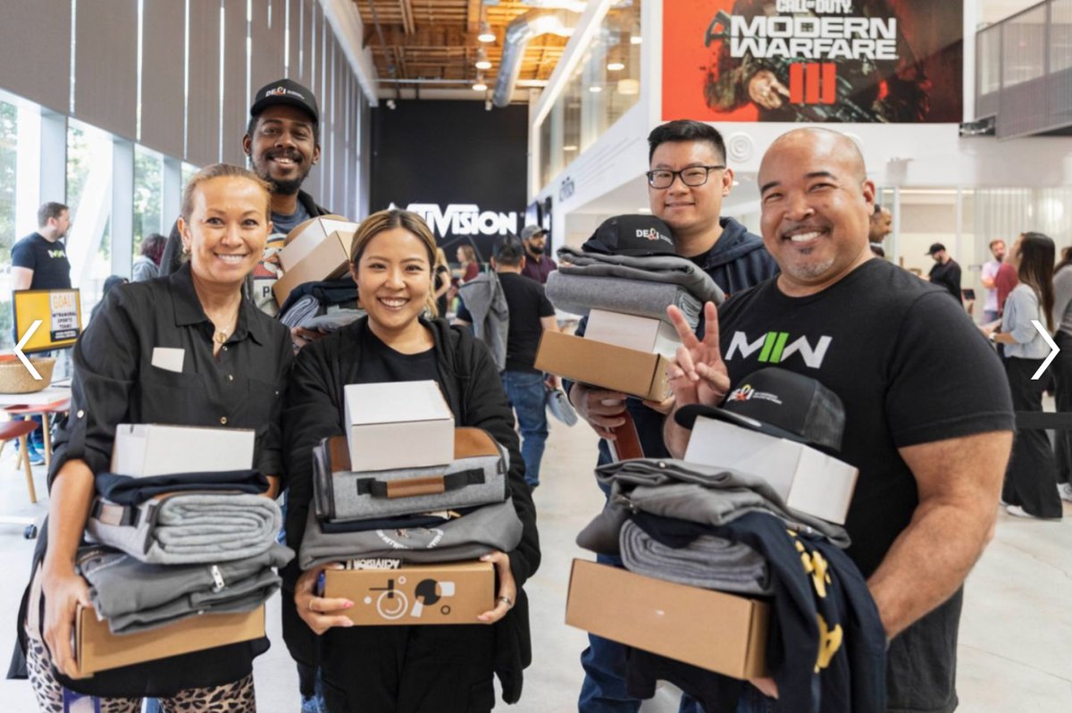 Suplemint unboxing event featuring the Apparel & Gifting bundle