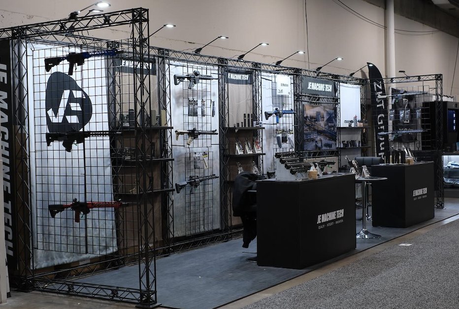 JE Machine Tech trade show booth featuring the Exhibition & Event bundle